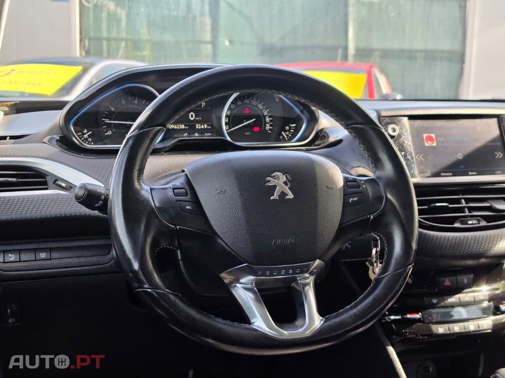 Peugeot 2008 1.2 PureTech GT Line EAT8 Gasolina - 13.997€ - Porto | Auto.PT