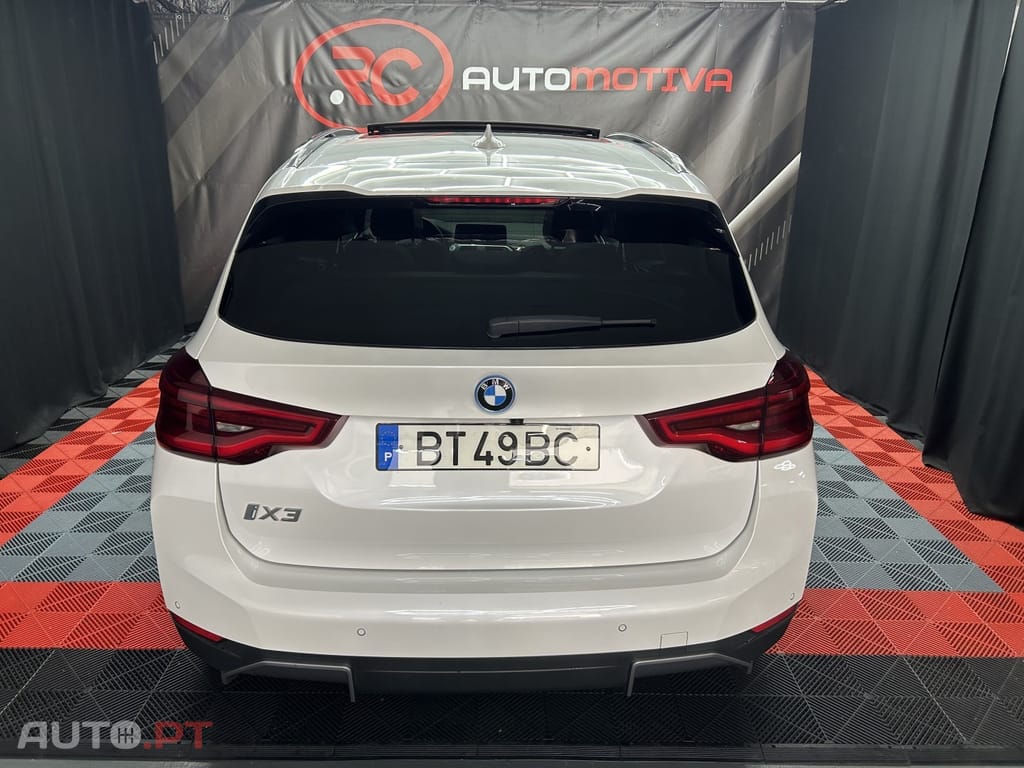 BMW iX3 Impressive Dark Shadow