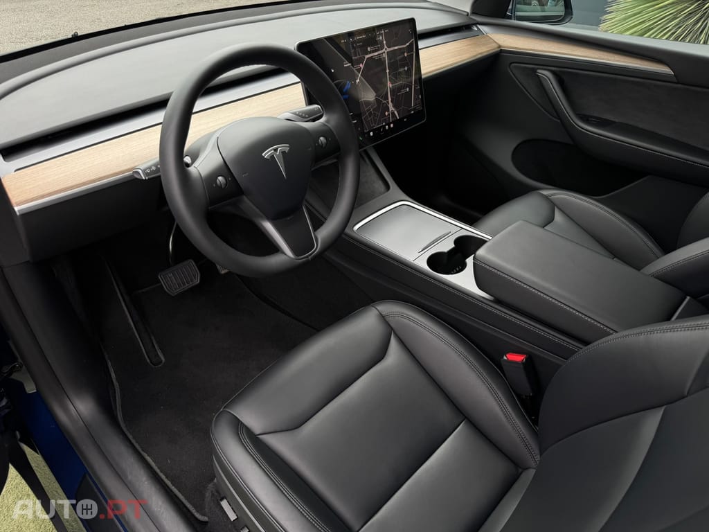 Tesla Model Y Long-Range RWD