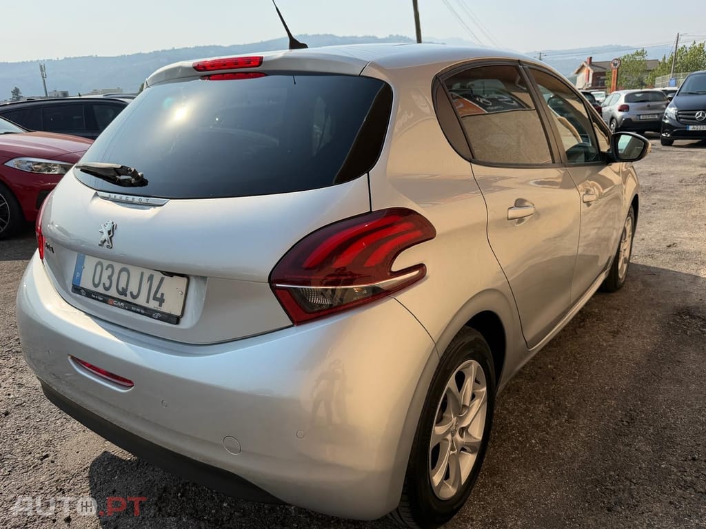 Peugeot 208 1.2 PureTech Signature
