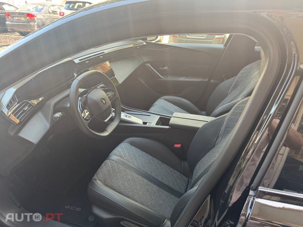 Peugeot 408 1.2 PureTech Allure Pack EAT8