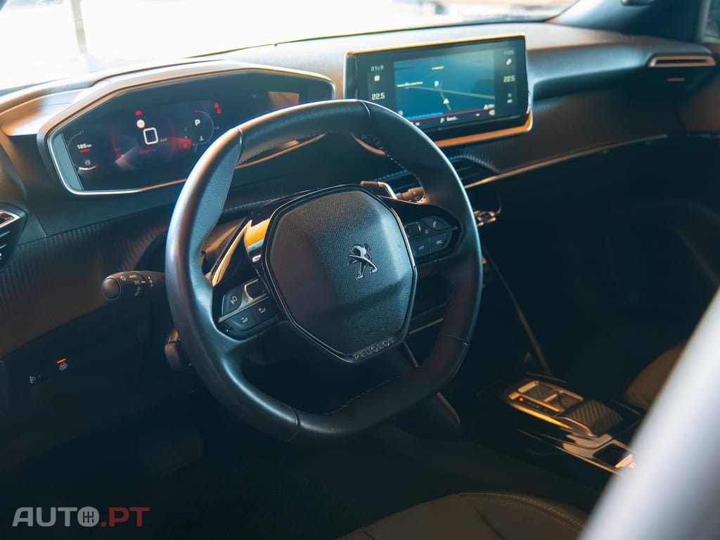 Peugeot 2008 1.2 PureTech Allure Pack EAT8