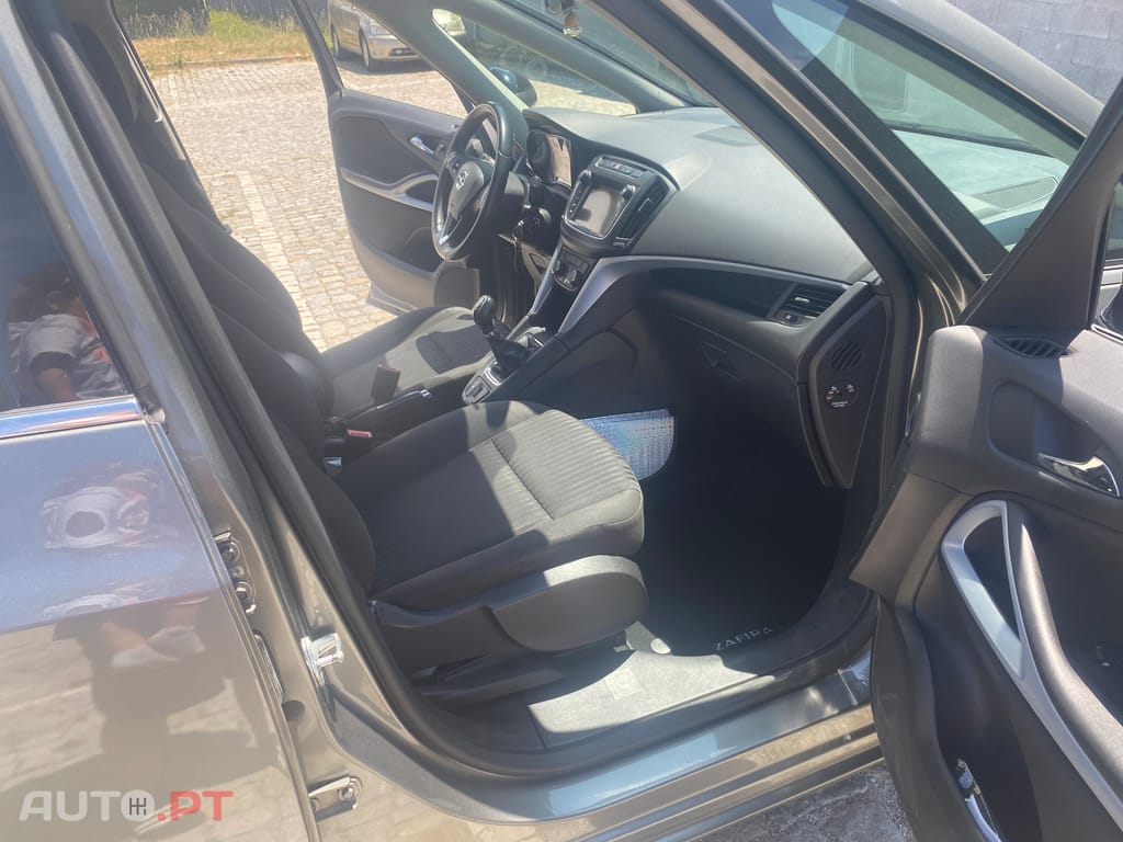 Opel Zafira Opel Zafira Tourer 1.4 Turbo GPL Exclusive | 7 Lugares |