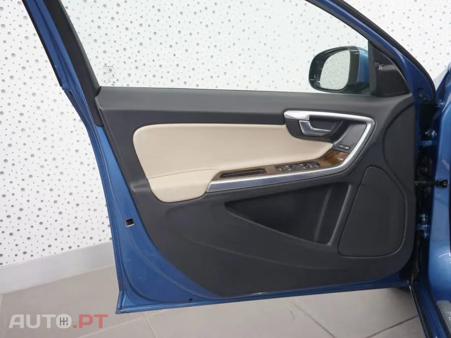Volvo V60 2.4 D6 Summum AWD Phev