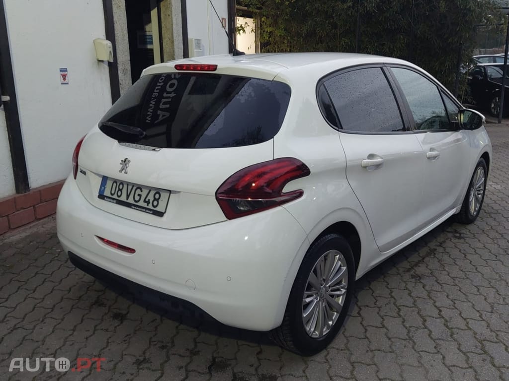 Peugeot 208 1.2 PureTech Signature