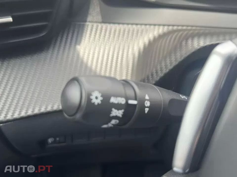 Peugeot 2008 1.2 Hybrid Allure e-DCS6