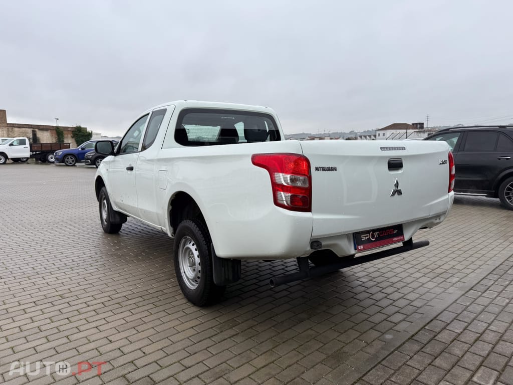 Mitsubishi L200 2.4 DI-D CD Invite 4WD