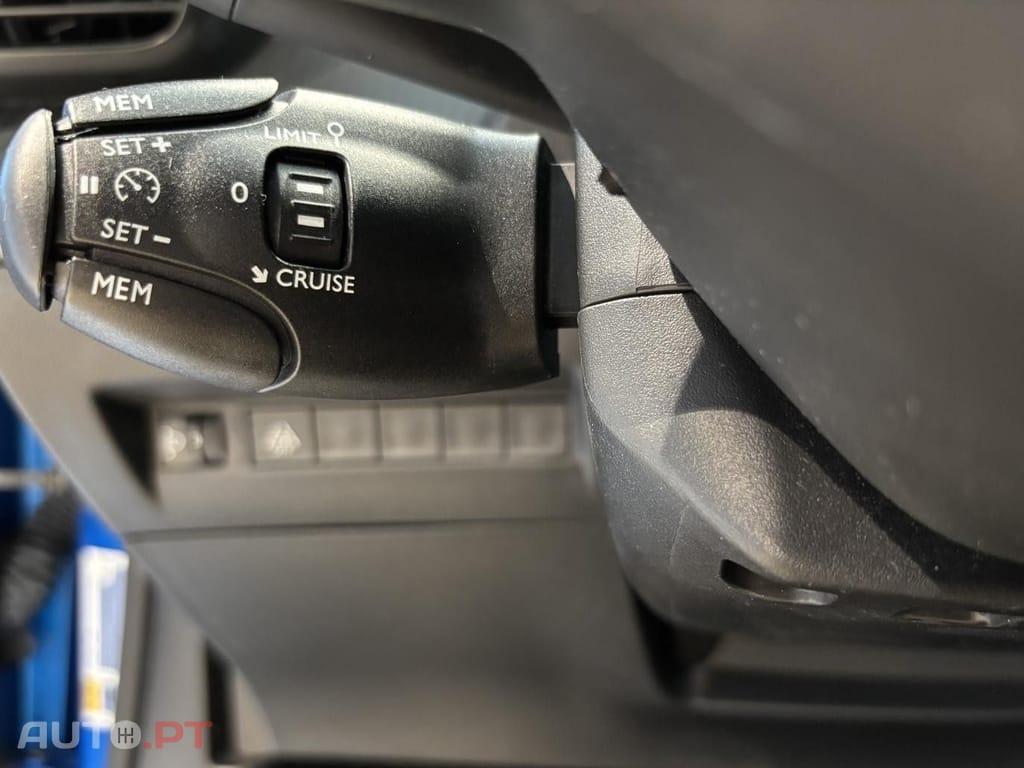 Peugeot E-2008 Active 