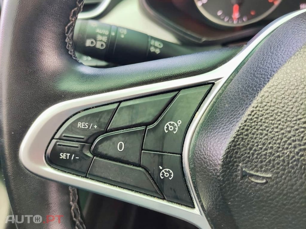 Renault Clio 1.0 TCe Limited Bi-Fuel