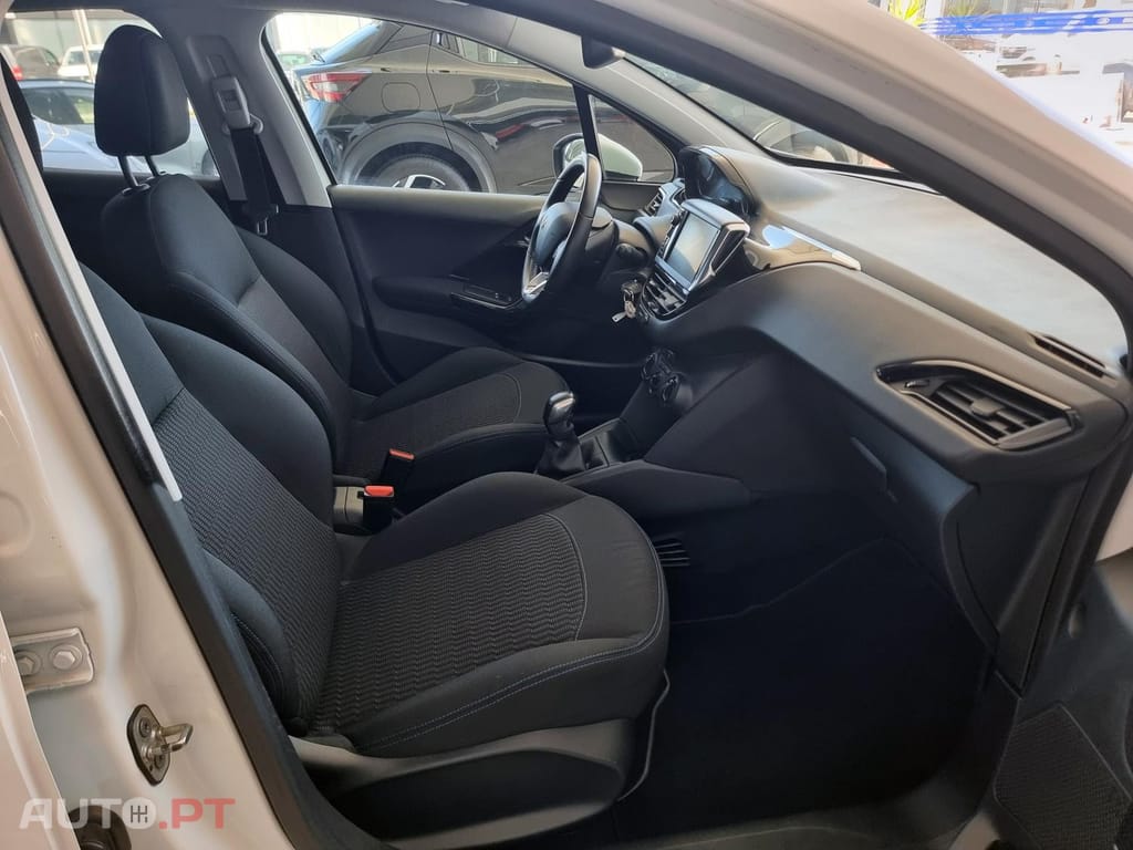 Peugeot 208 1.2 PureTech Signature