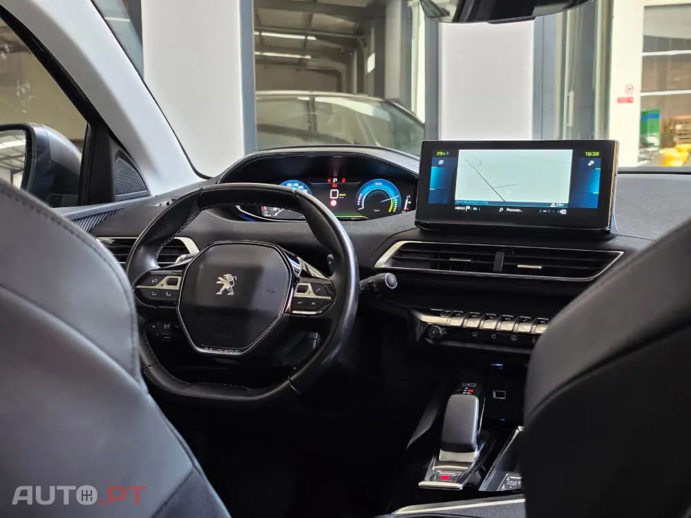 Peugeot 3008 1.6 Hybrid Allure e-EAT8