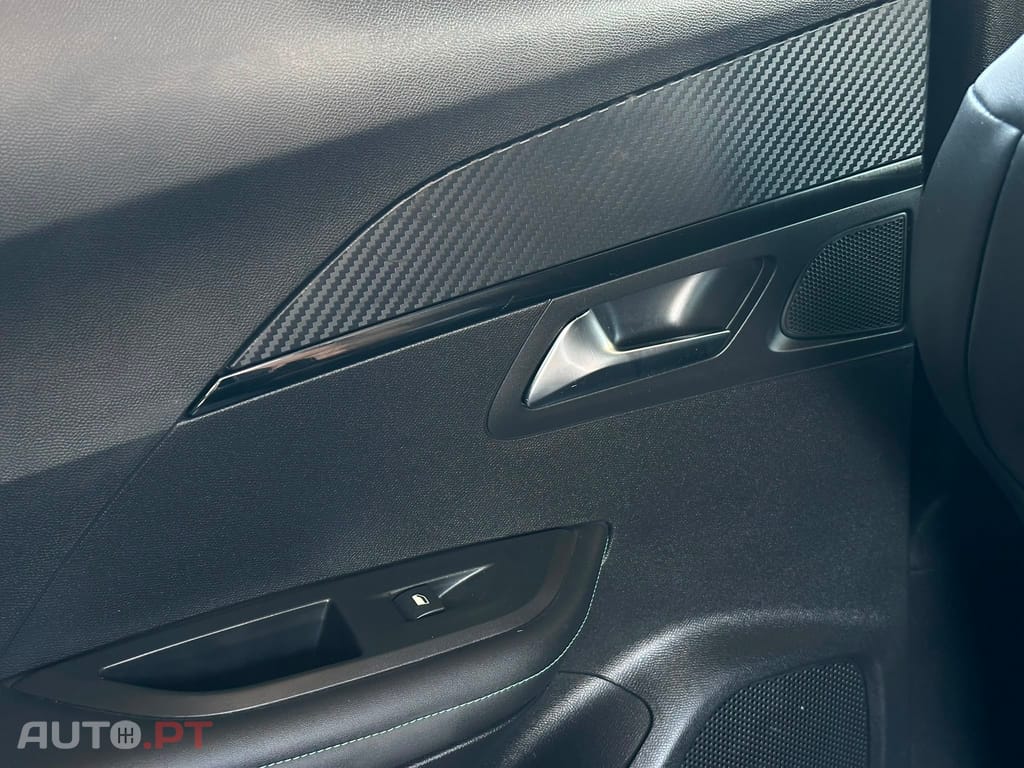 Peugeot 2008 1.2 PureTech Allure EAT8