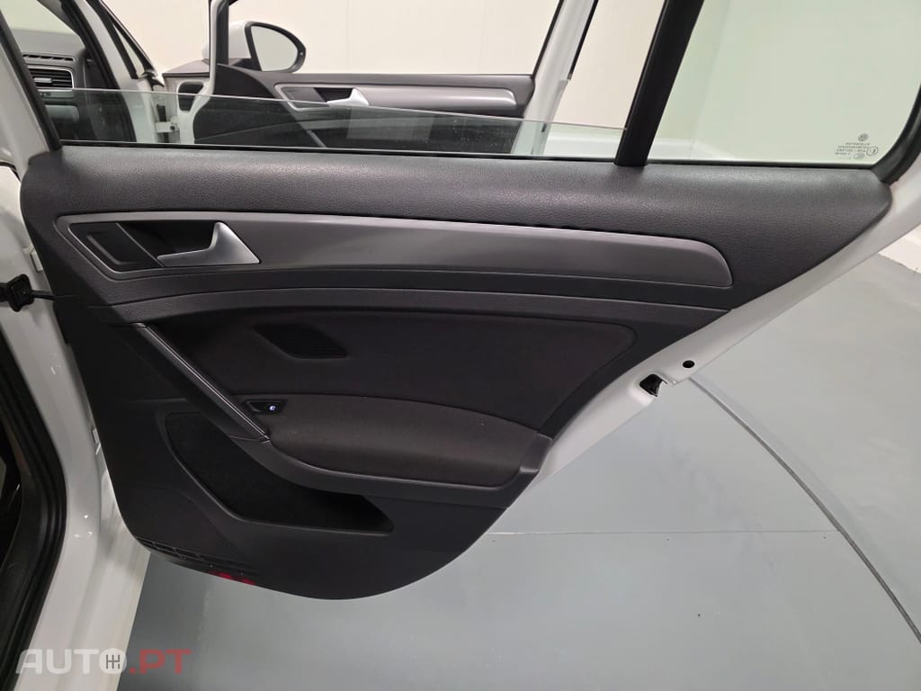 Volkswagen Golf 1.6 HDI CONFORTLINE