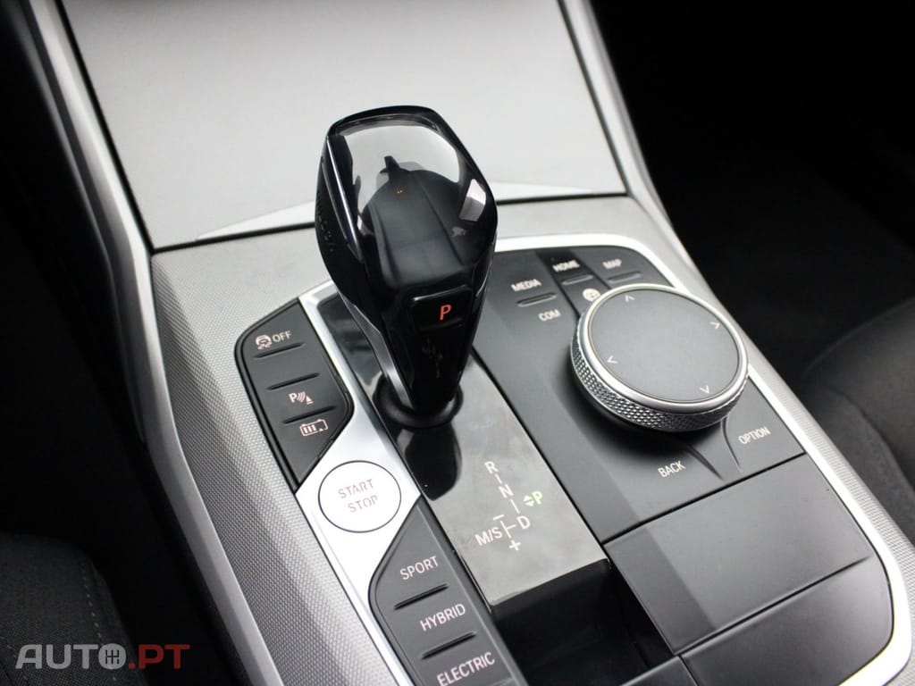 BMW 330 TOURING PLUG-IN ADVANTAGE I.V.A DEDUTÍVEL