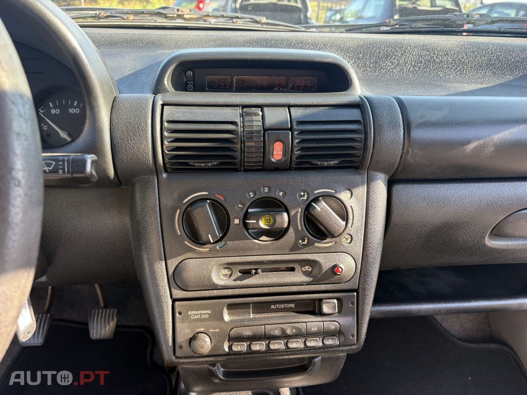 Opel Corsa 1.7 D Janelas Base