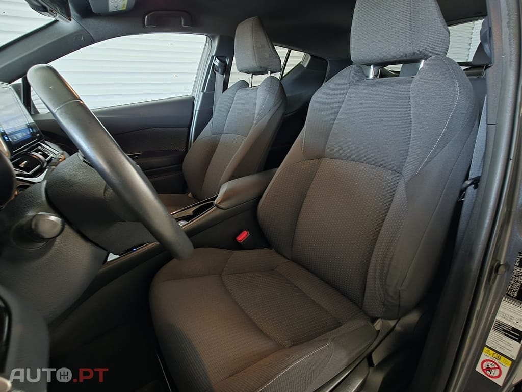 Toyota C-HR 1.8 Hybrid Square Collection