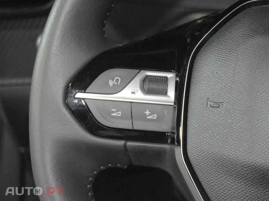 Peugeot 2008 1.2 Hybrid Allure e-DCS6