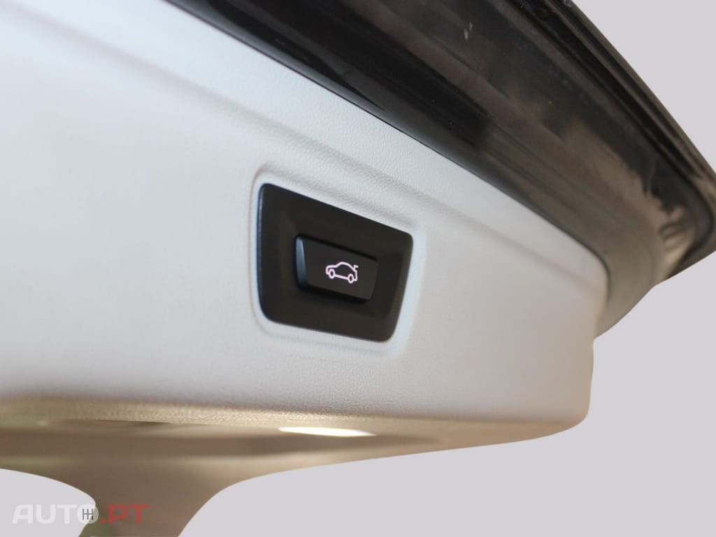 BMW 330 TOURING PLUG-IN ADVANTAGE I.V.A DEDUTÍVEL