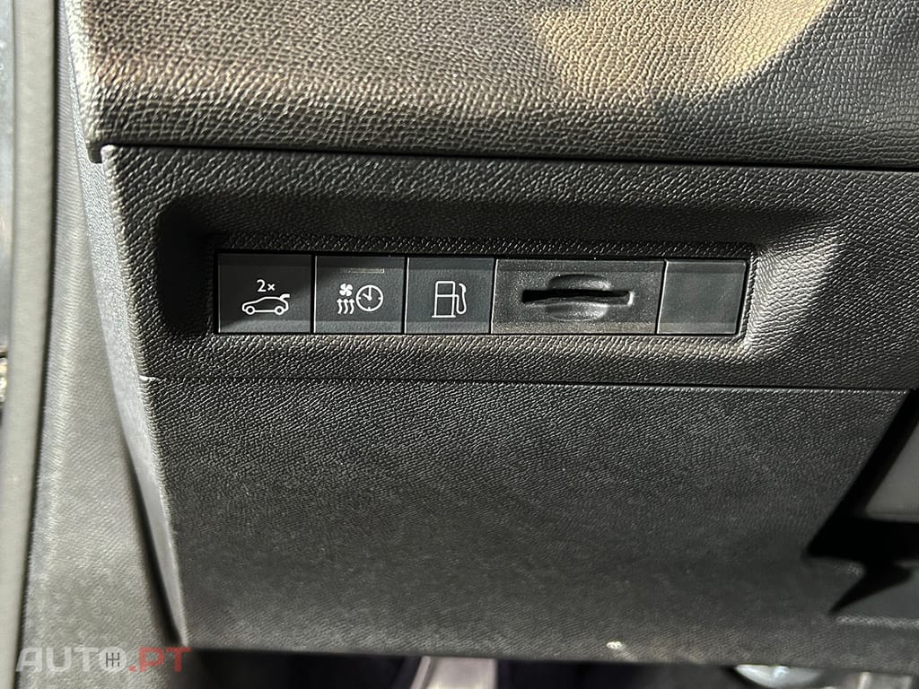 Peugeot 408 1.6 Hybrid GT e-EAT8