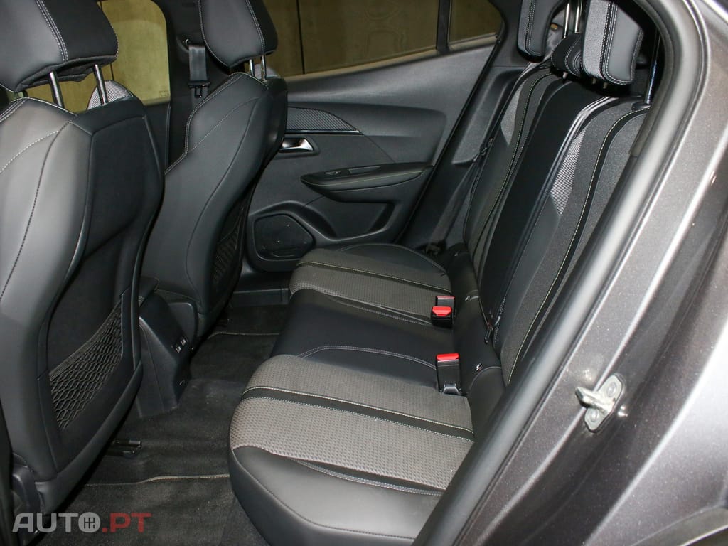 Peugeot 2008 1.2 PureTech GT Line EAT8