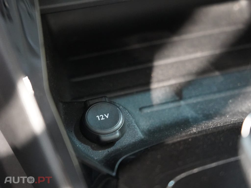 Peugeot E-2008 50 kWh Active