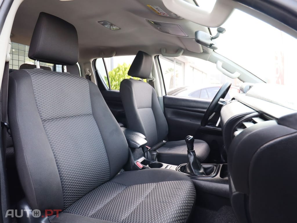 Toyota Hilux 2.4 D-4D 4WD CD CH