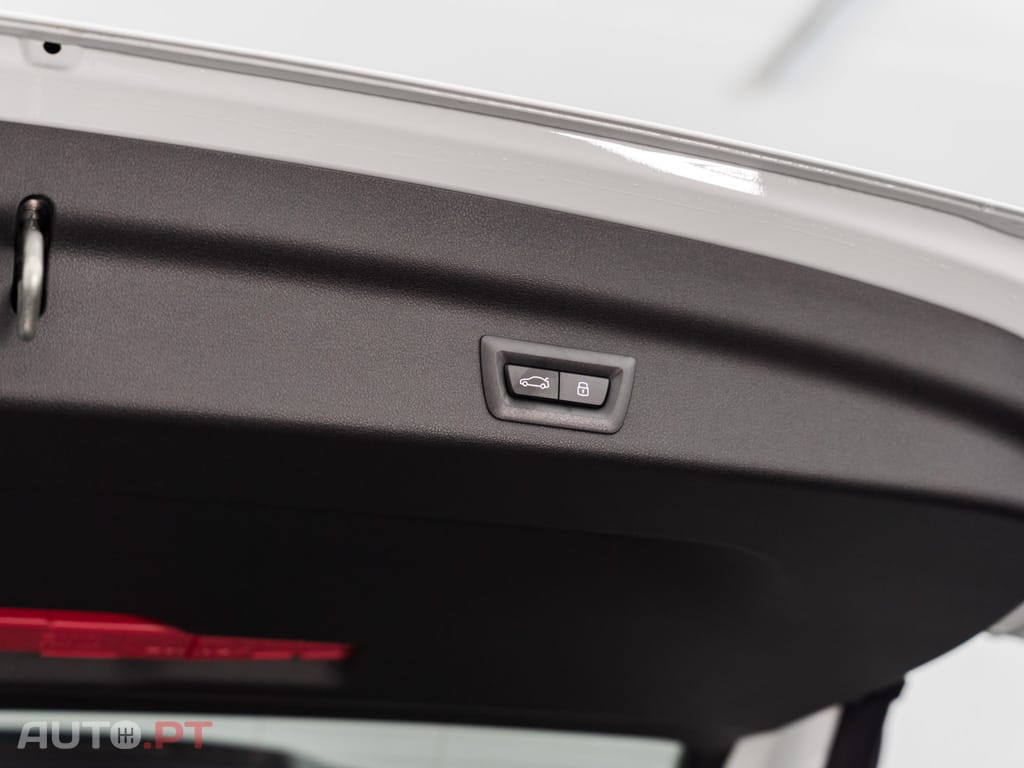 BMW iX1 eDrive20 Pack Desportivo M Pro