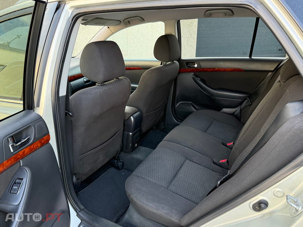 Toyota Avensis 2.0 D4D Sol