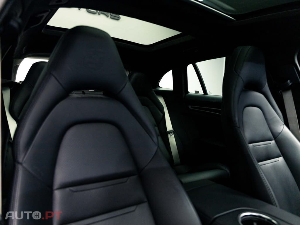Porsche Panamera 4 E-Hybrid Platinum Edition