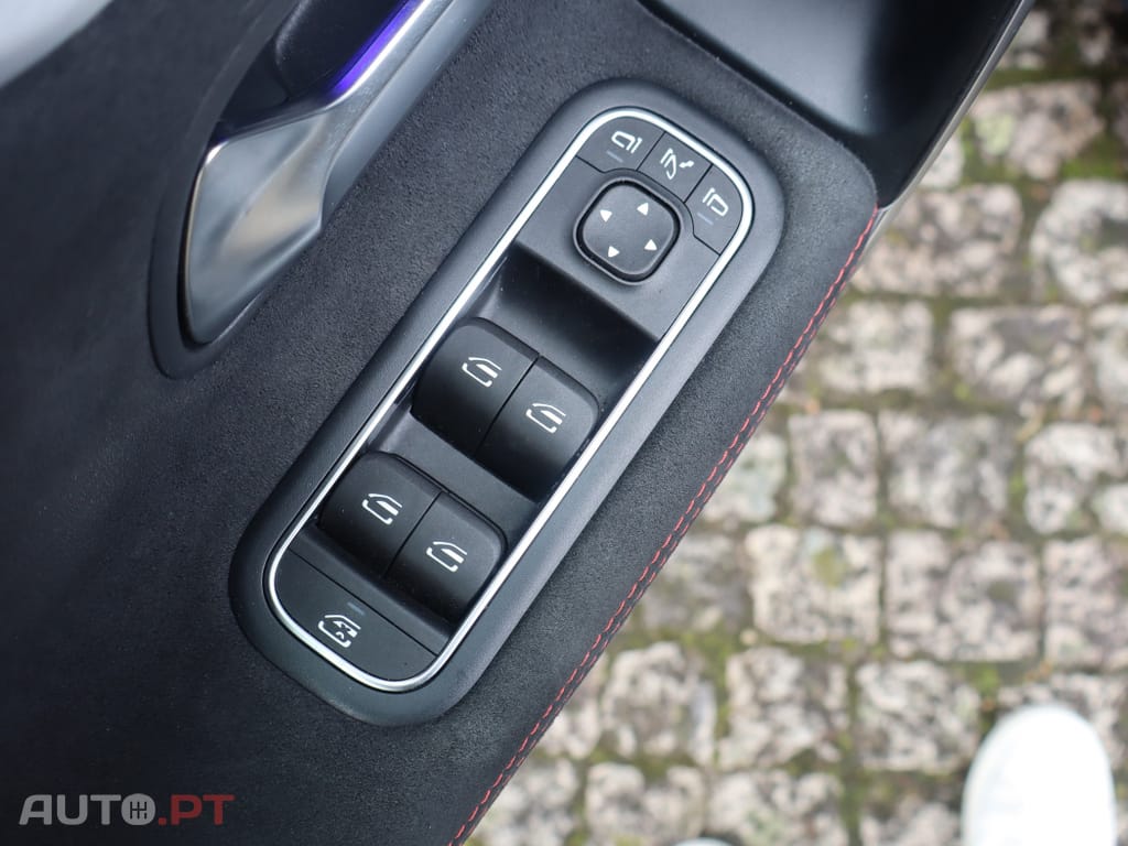 Mercedes-Benz A 250 e AMG Line