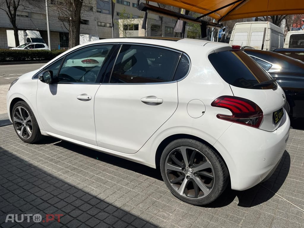Peugeot 208  1.2 e-THP Féline