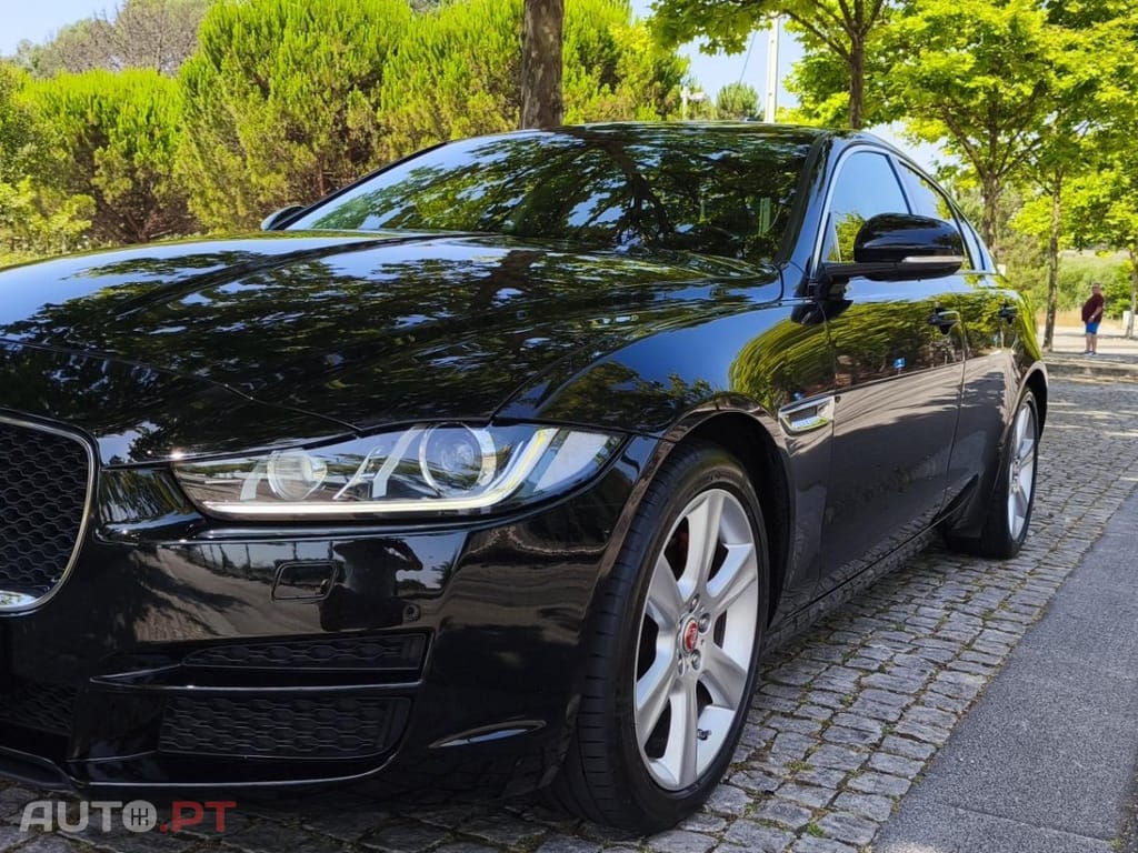 Jaguar XE 2.0 D Portfolio Aut.