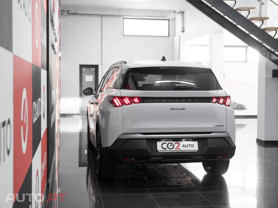Peugeot 5008 1.2 Hybrid Allure e-DCS6