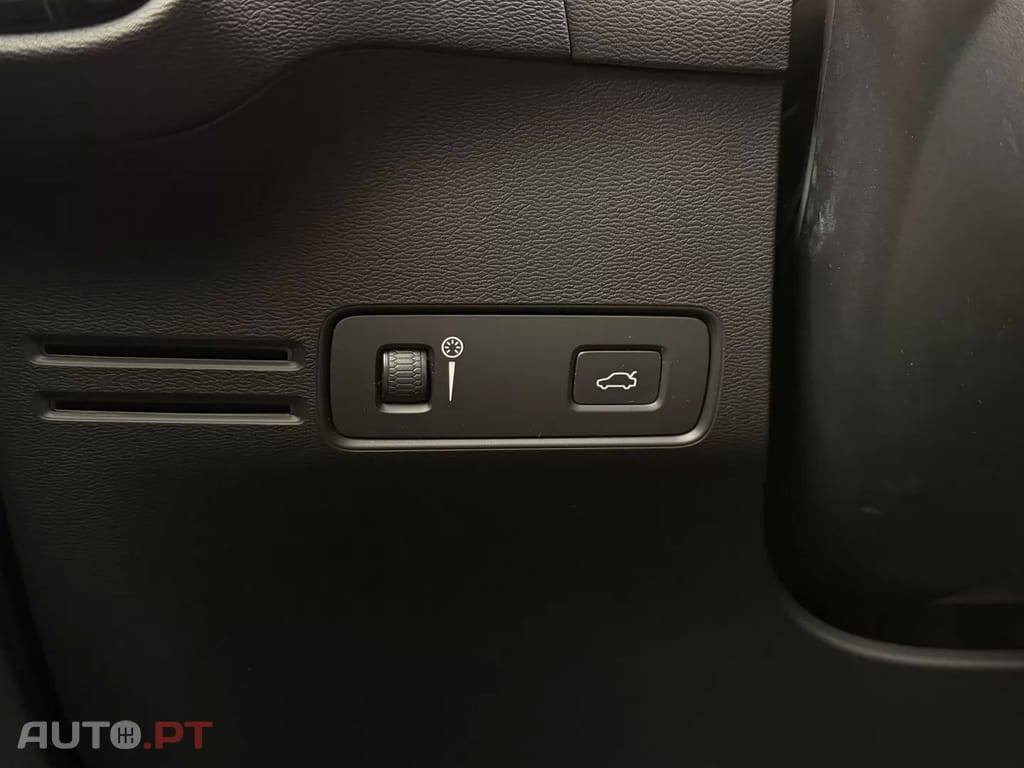 Volvo XC40 1.5 T3 Momentum Plus