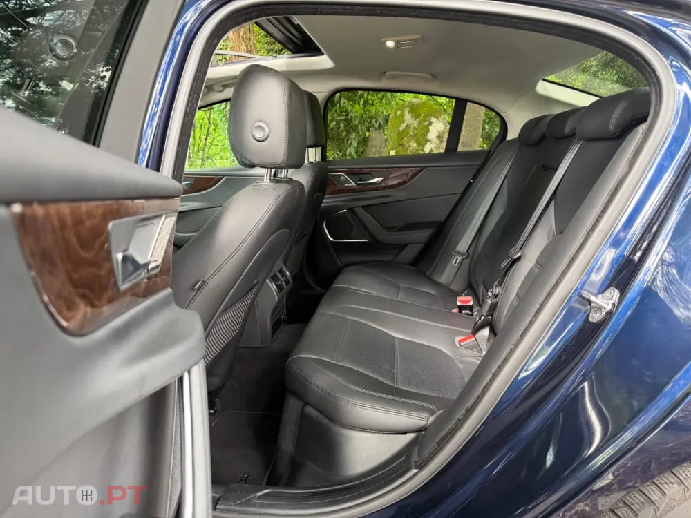 Jaguar XE 2.0 D R-Dynamic S