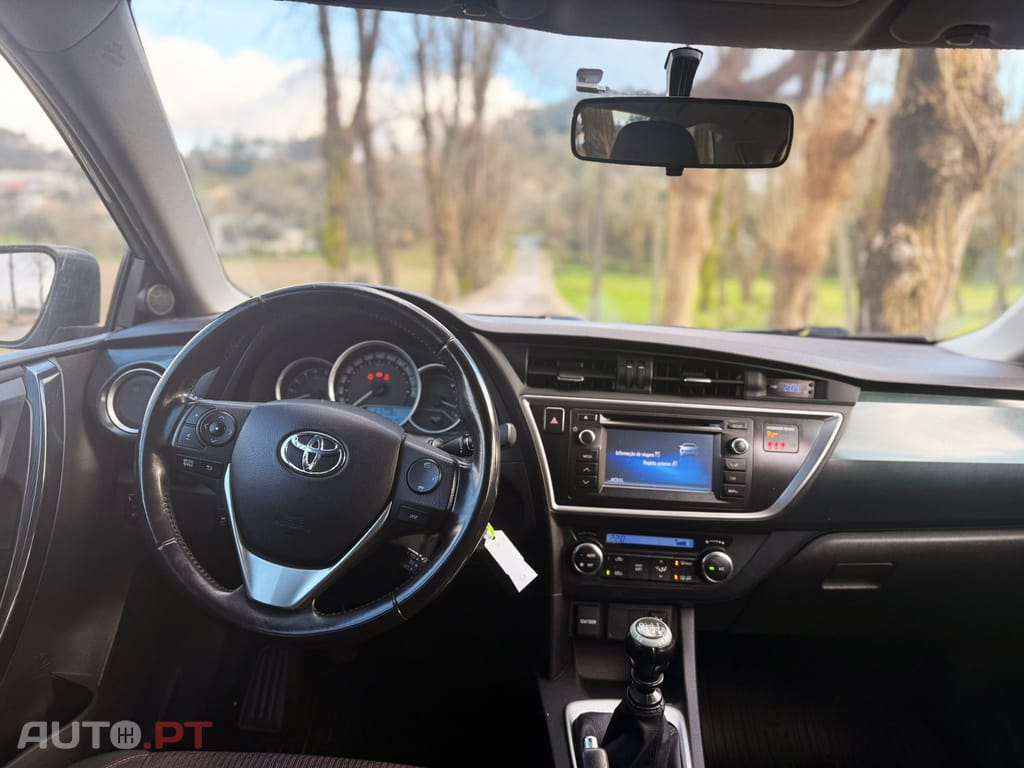 Toyota Auris Touring Sports 1.4 D-4D Com+P.Sport +Navi