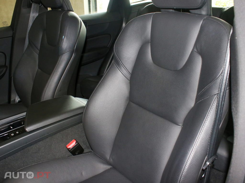 Volvo XC60 2.0 T6 PHEV Black Edition AWD