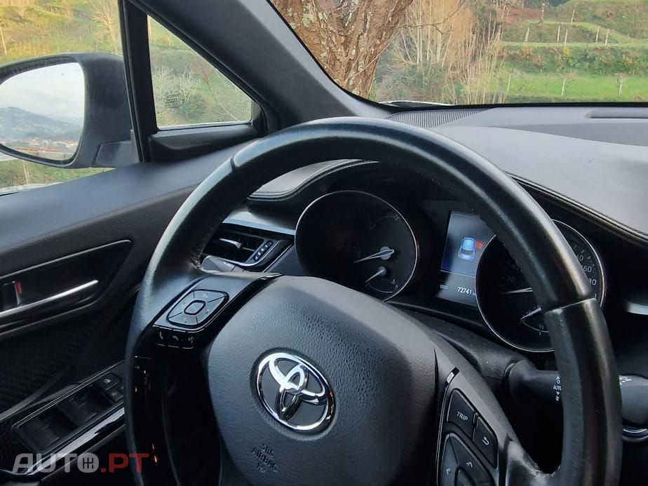 Toyota C-HR square collection