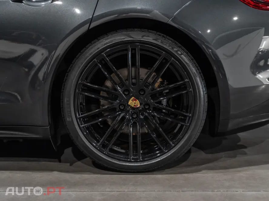 Porsche Panamera 4 E-Hybrid