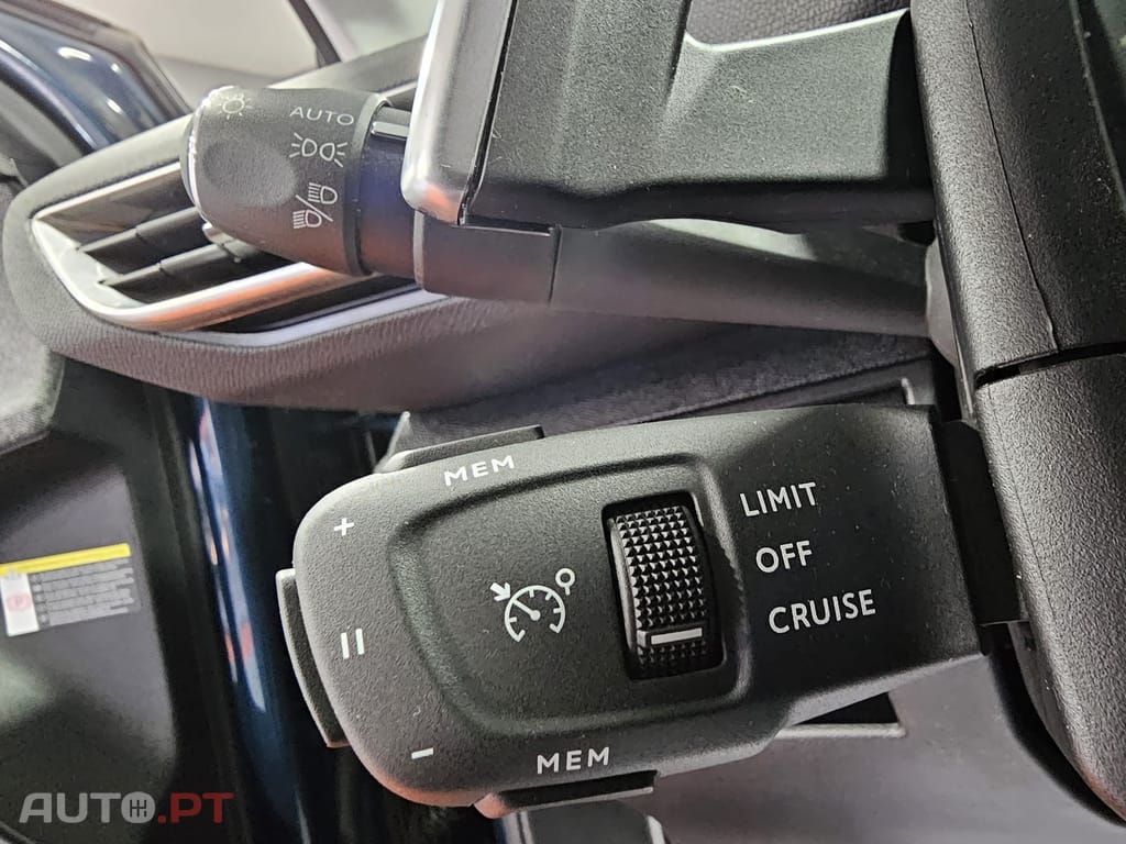 Peugeot 3008 1.6 Hybrid  EAT8 Allure