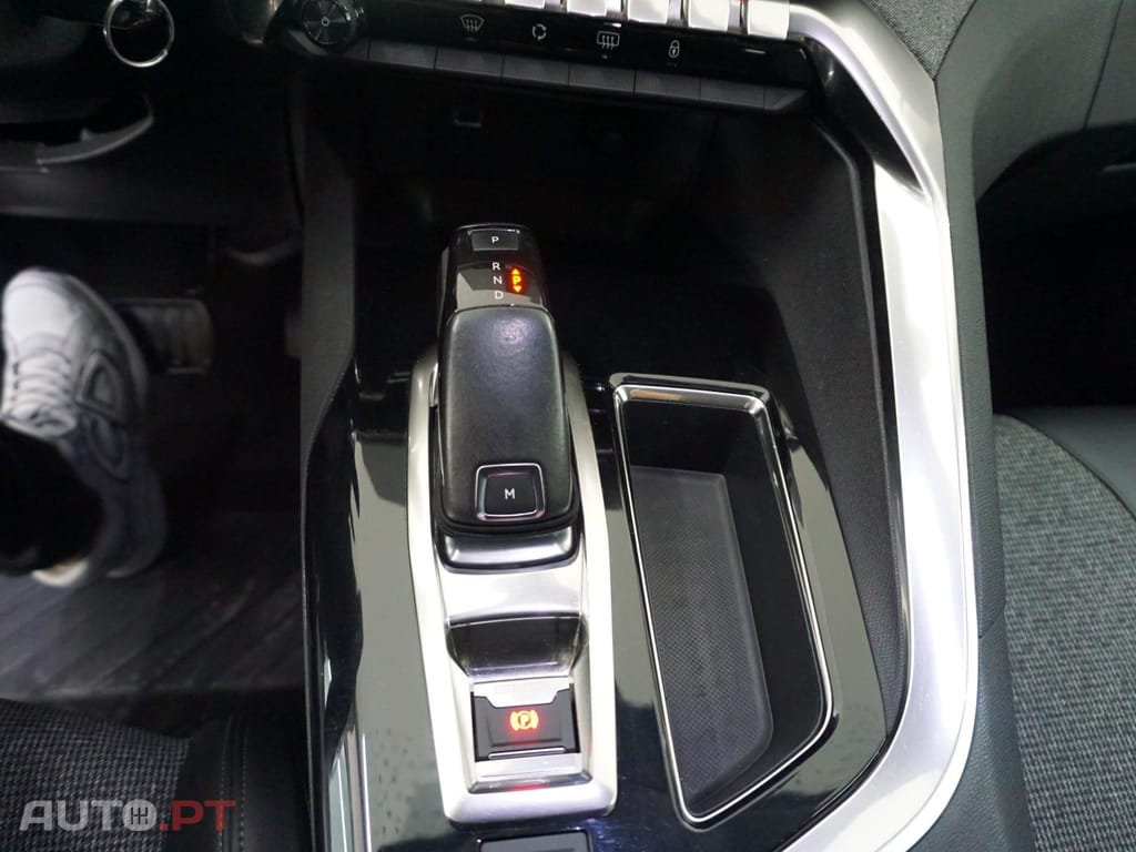 Peugeot 5008 1.2 PureTech Allure EAT8