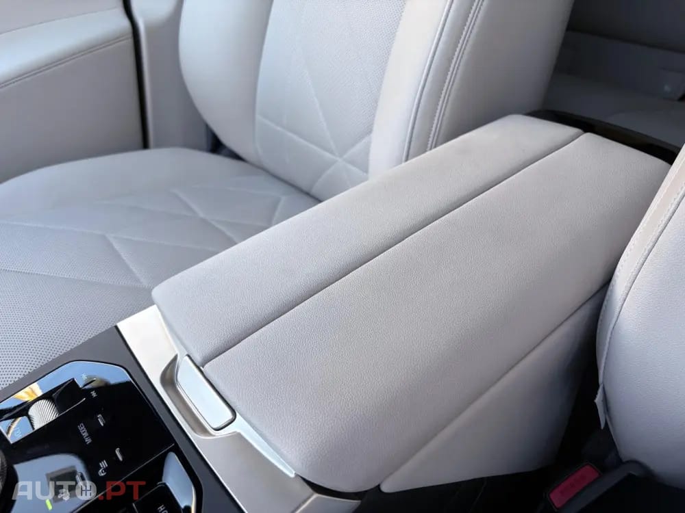 BMW iX xDrive 50 Pack Desportivo