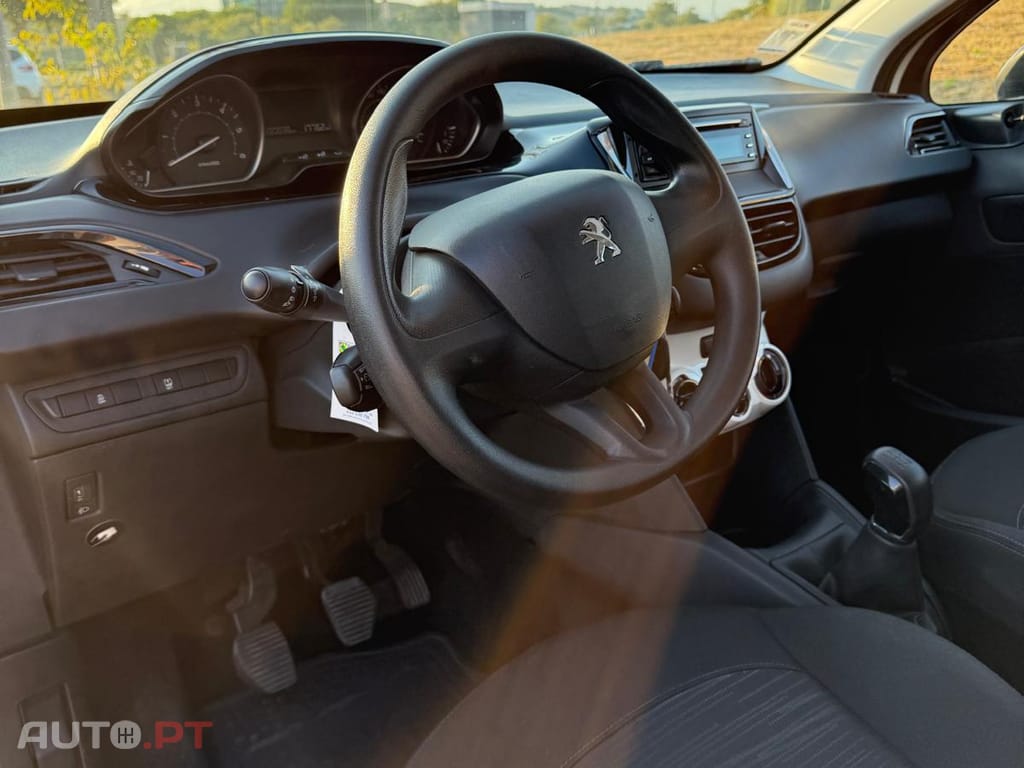 Peugeot 208 Peugeot 208 1.6 BlueHDi Access