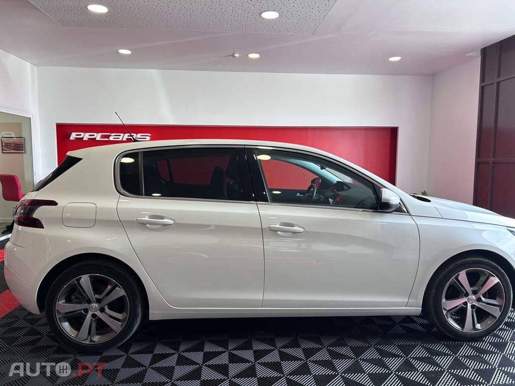 Peugeot 308 e-THP Allure