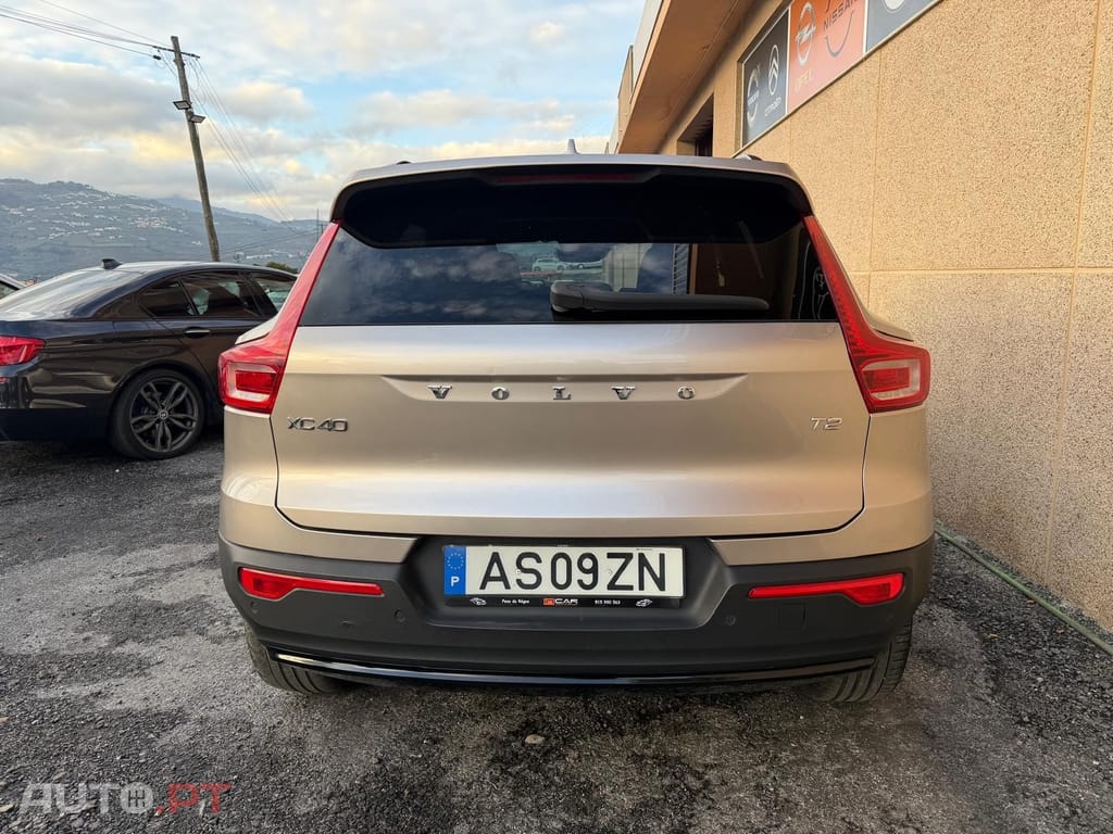 Volvo XC40 1.5 T2 Plus Dark Auto