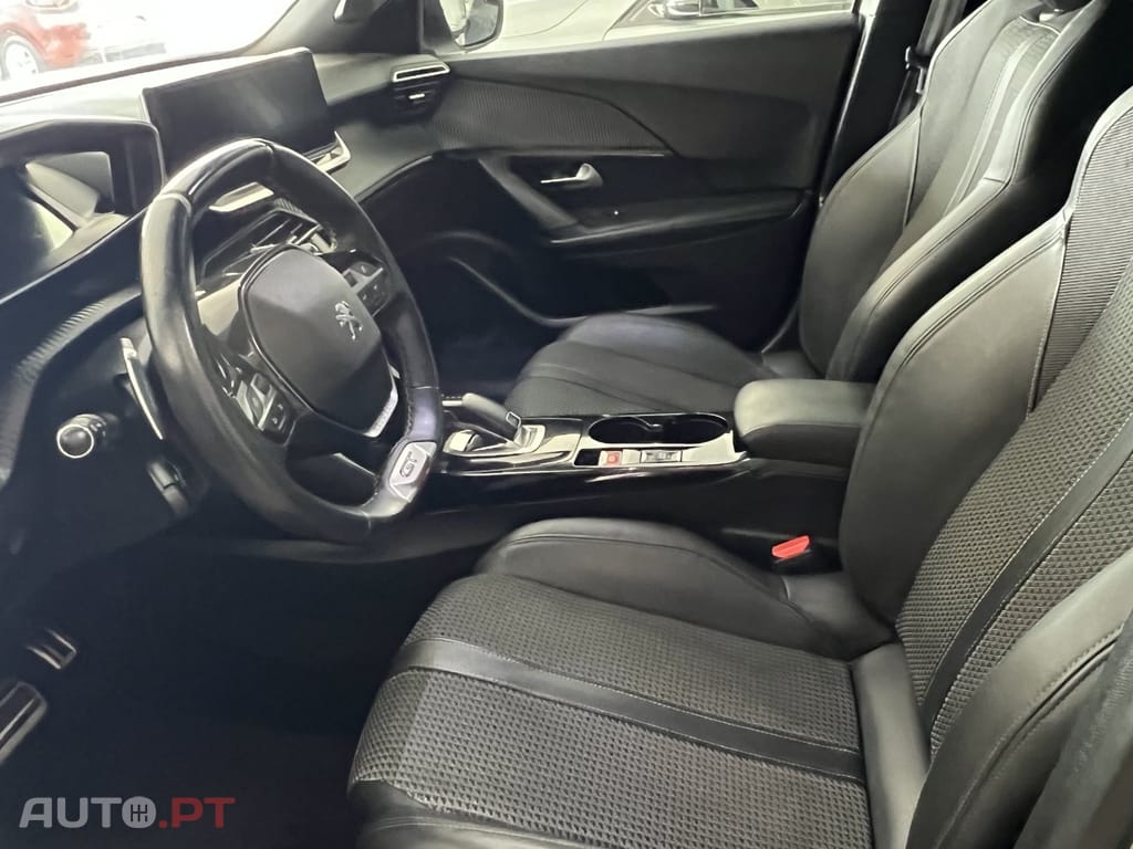 Peugeot 2008 1.2 PureTech GT Line EAT8