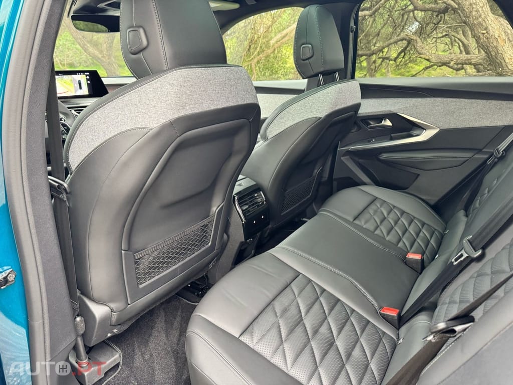 Peugeot E-3008 73 kWh GT
