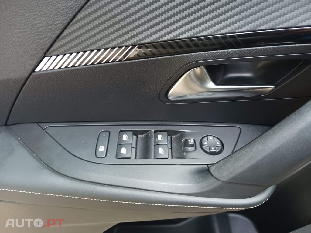 Peugeot E-2008 50 kWh Allure Pack