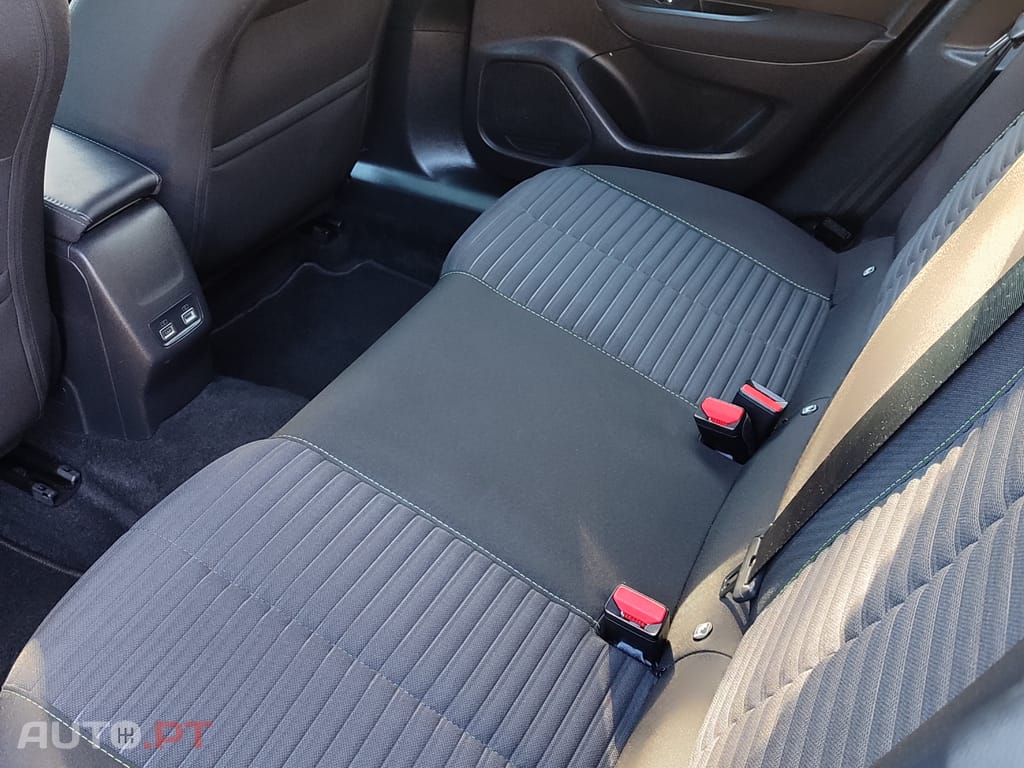 Peugeot E-2008 Active