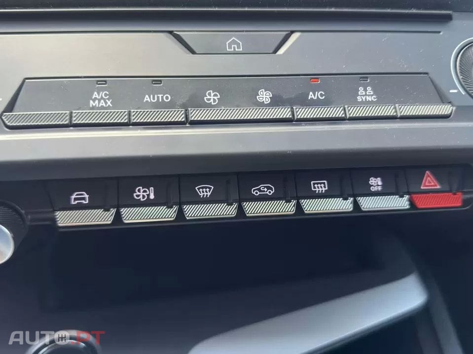 Peugeot 308 1.2 Hybrid Style e-DCS6 — fotografia 16